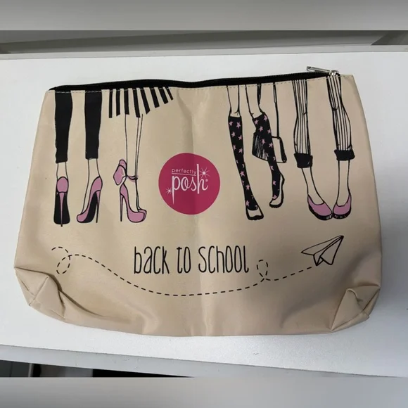 Perfectly Posh Multipurpose Bag - Picture 2 of 5